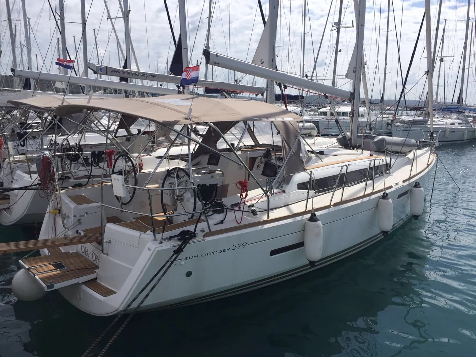 Boat - Charter a 11.34m Sailing Yacht Jeanneau Sun Odyssey 379 in Sukosan