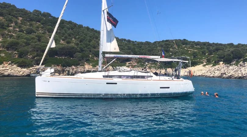 Boat - 11.28m Athens 3 Cabin Sailing Yacht Hire