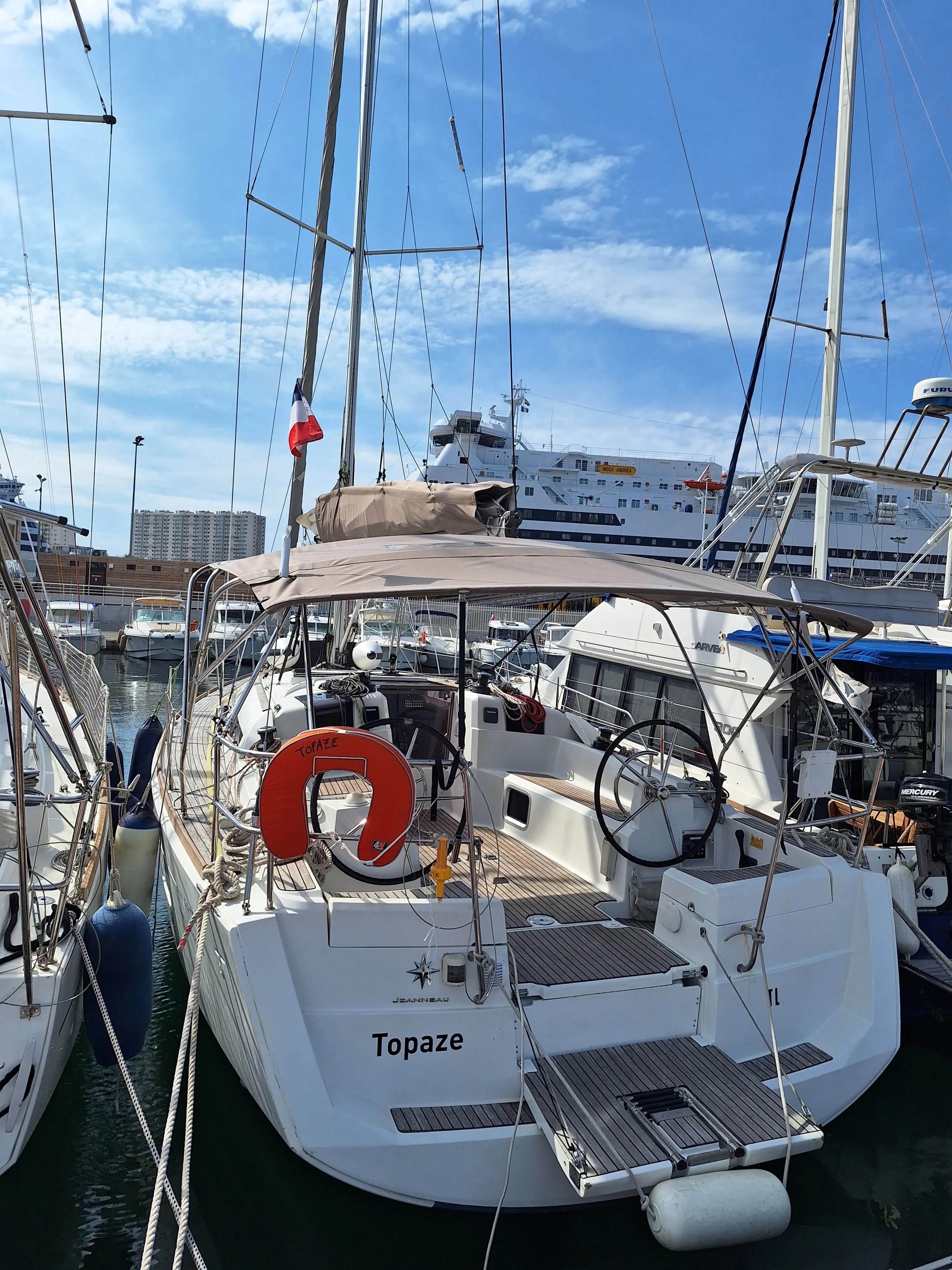 Boat - Explore Toulon on a 10.98m Rental Sailing Yacht