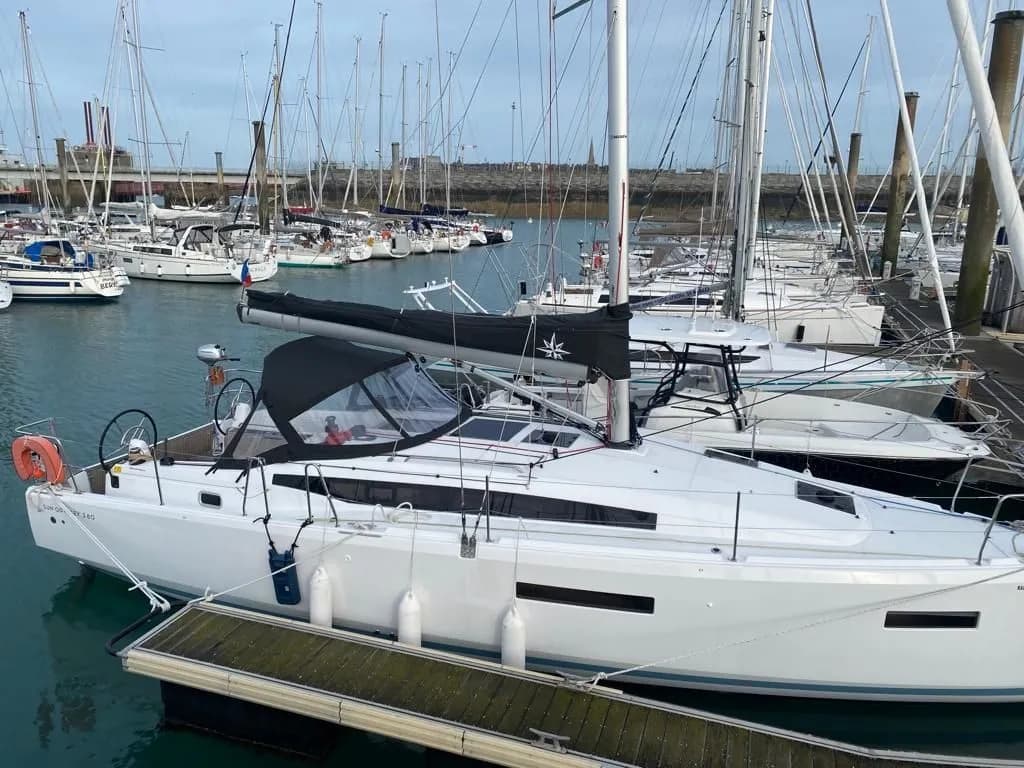 Boat - 11.75m Saint Malo Sailing Yacht Jeanneau Sun Odyssey 380 Hire