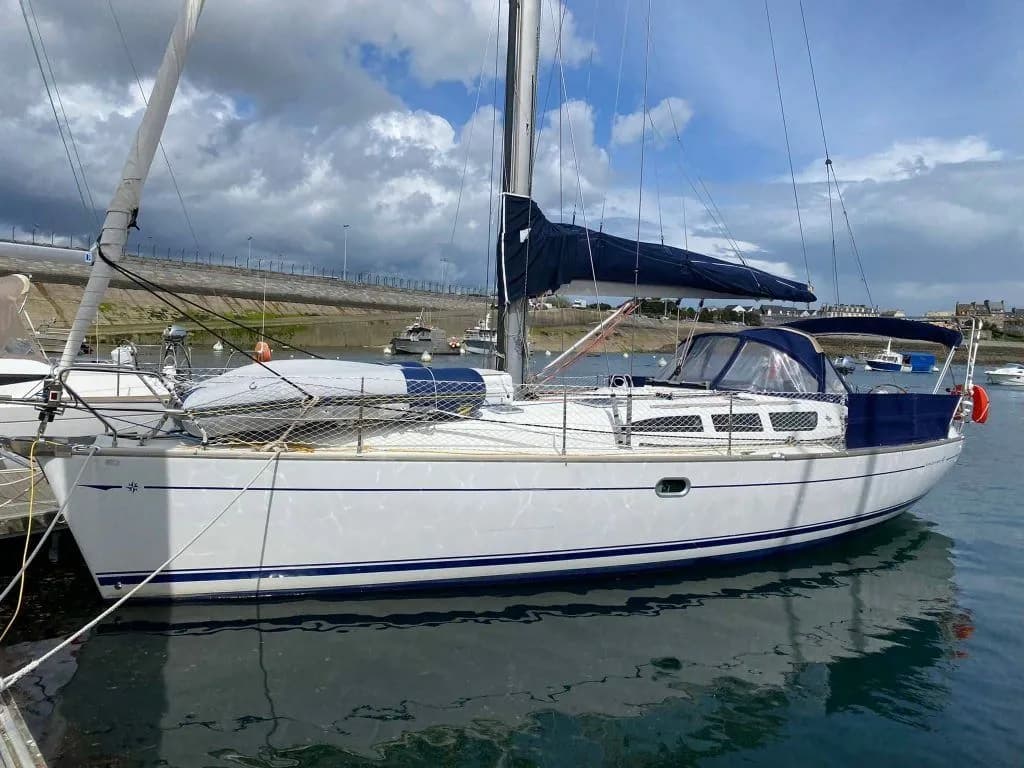 Boat - Rent a 12.2m Jeanneau Sun Odyssey 40.3 in Saint Malo