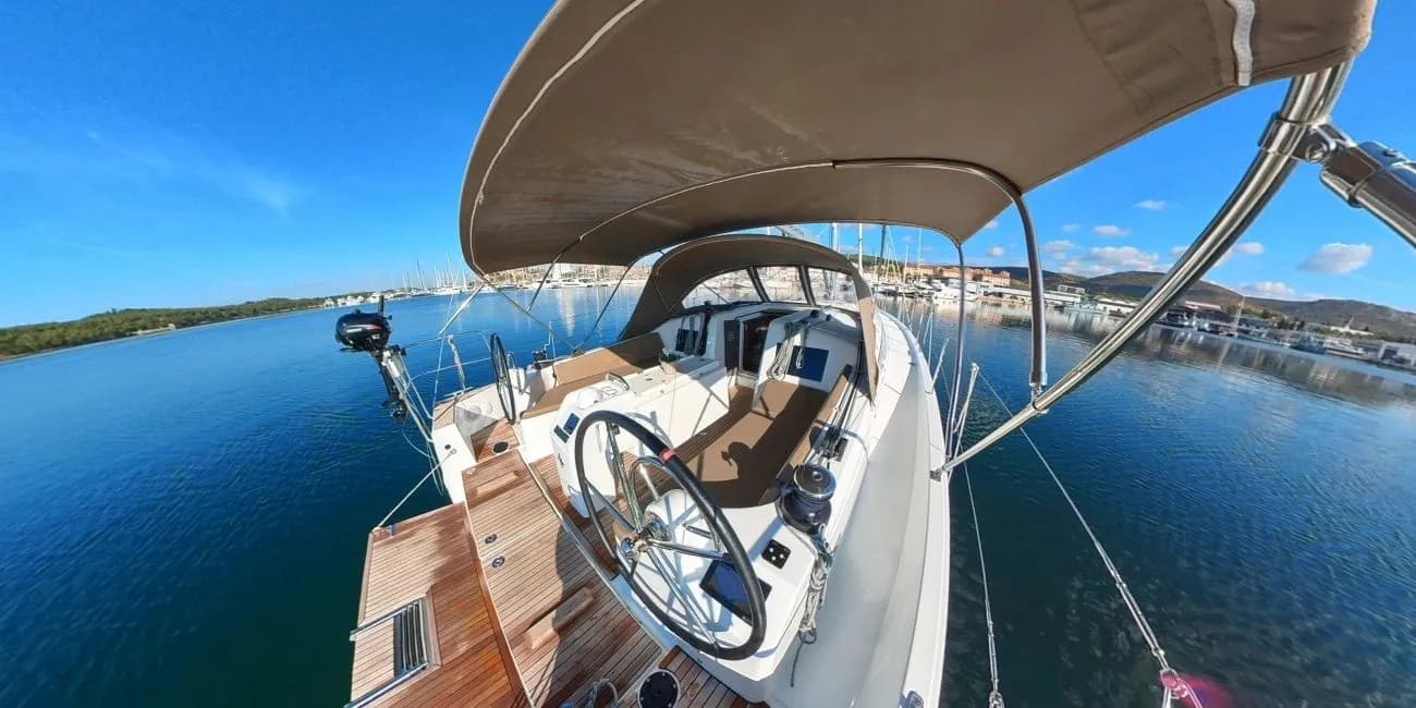 Tekne - Pirovac 12.35m Kiralık Jeanneau Sun Odyssey 410 Yelkenli Yat
