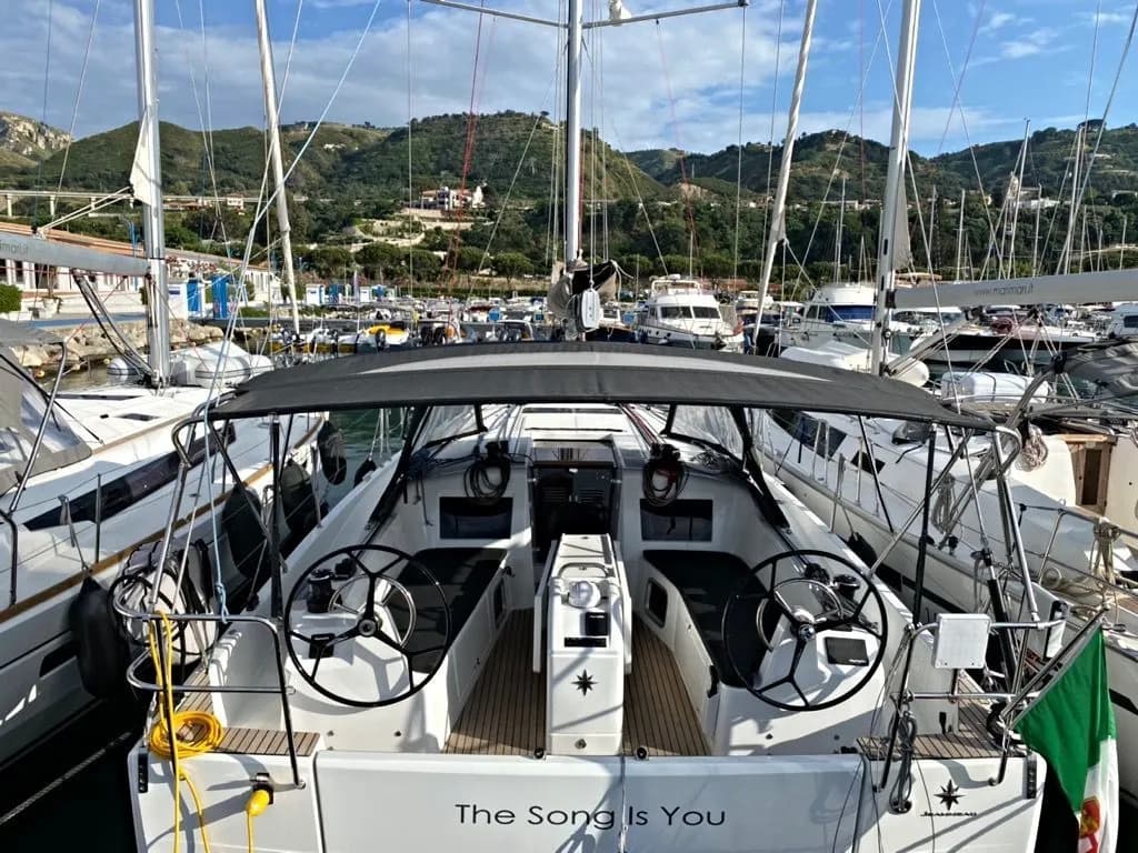 Лодка - Исследуйте Тропеа на арендованном парусная яхта Jeanneau Sun Odyssey 410 длиной 12.35м