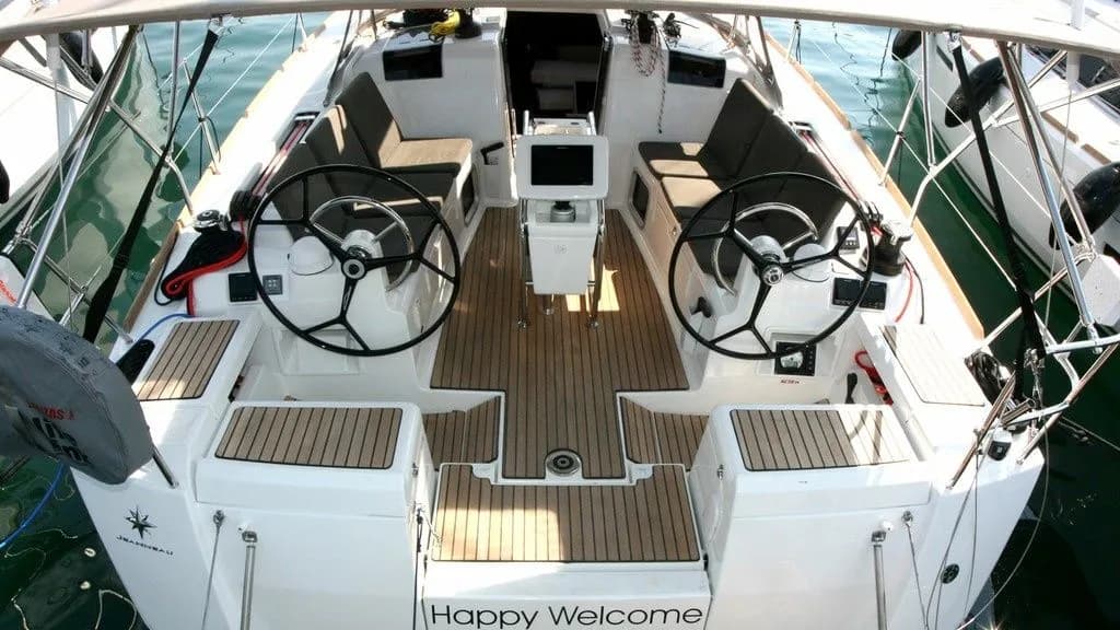 Boat - Charter a 12.76m Sailing Yacht Jeanneau Sun Odyssey 419 in Punat