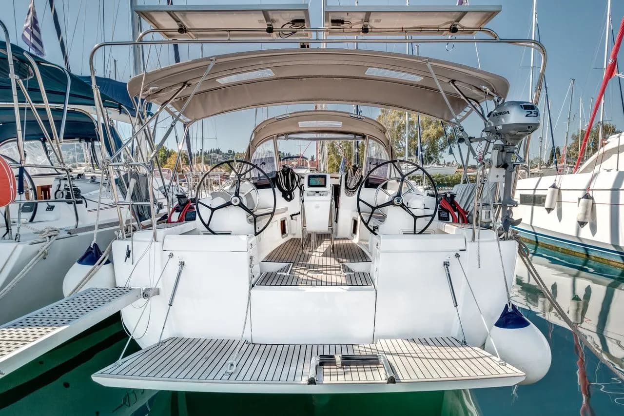 Boot - Charter a 12.76m Jeanneau Sun Odyssey 419 Sailing Yacht in Gouvia