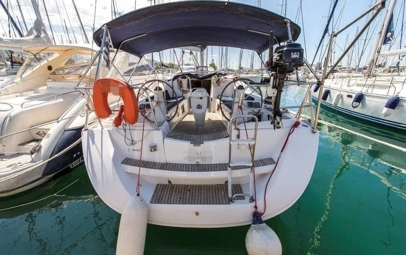 Boot - Rent a 12.85m Jeanneau Sun Odyssey 42 in Heraklio Town