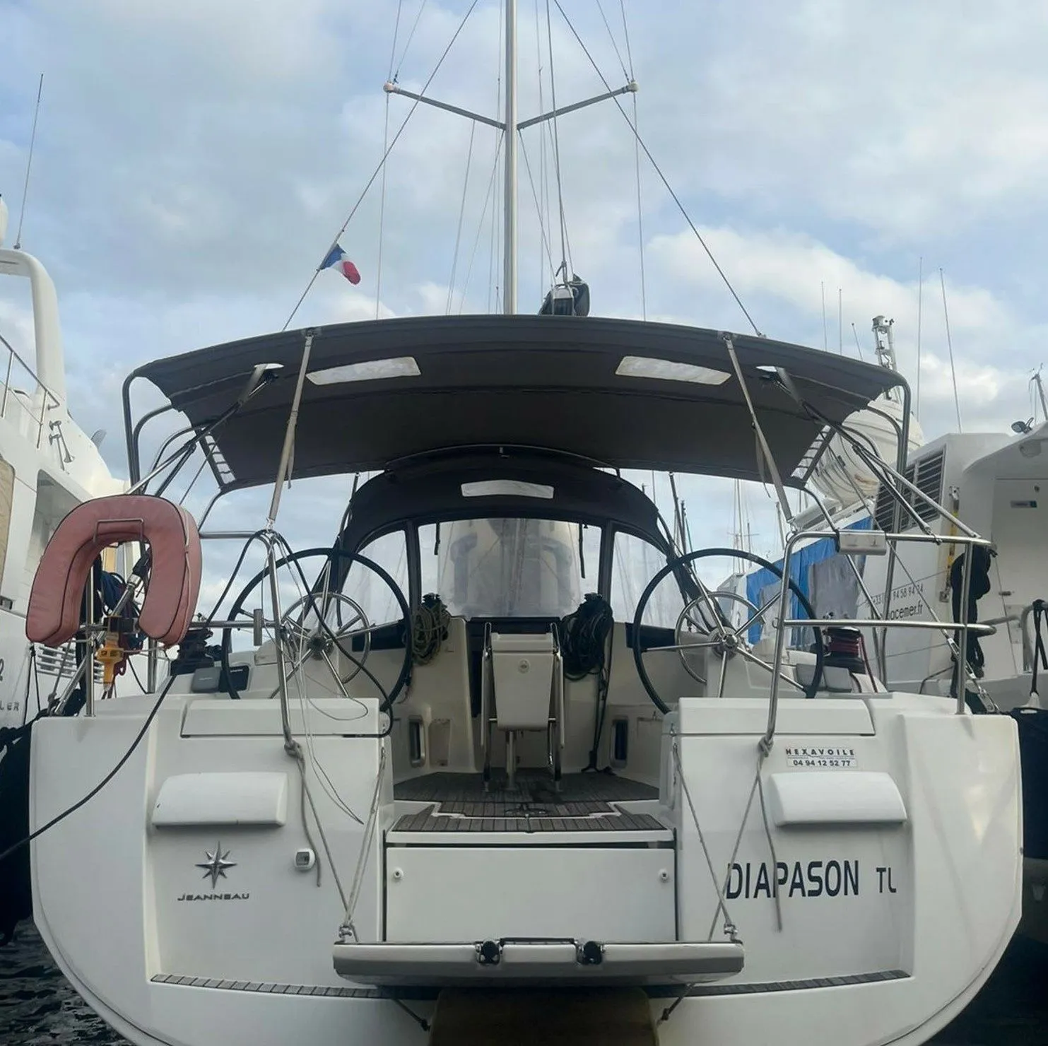 Boat - Explore Hyeres on a 12.99m Rental Sailing Yacht Jeanneau Sun Odyssey 439