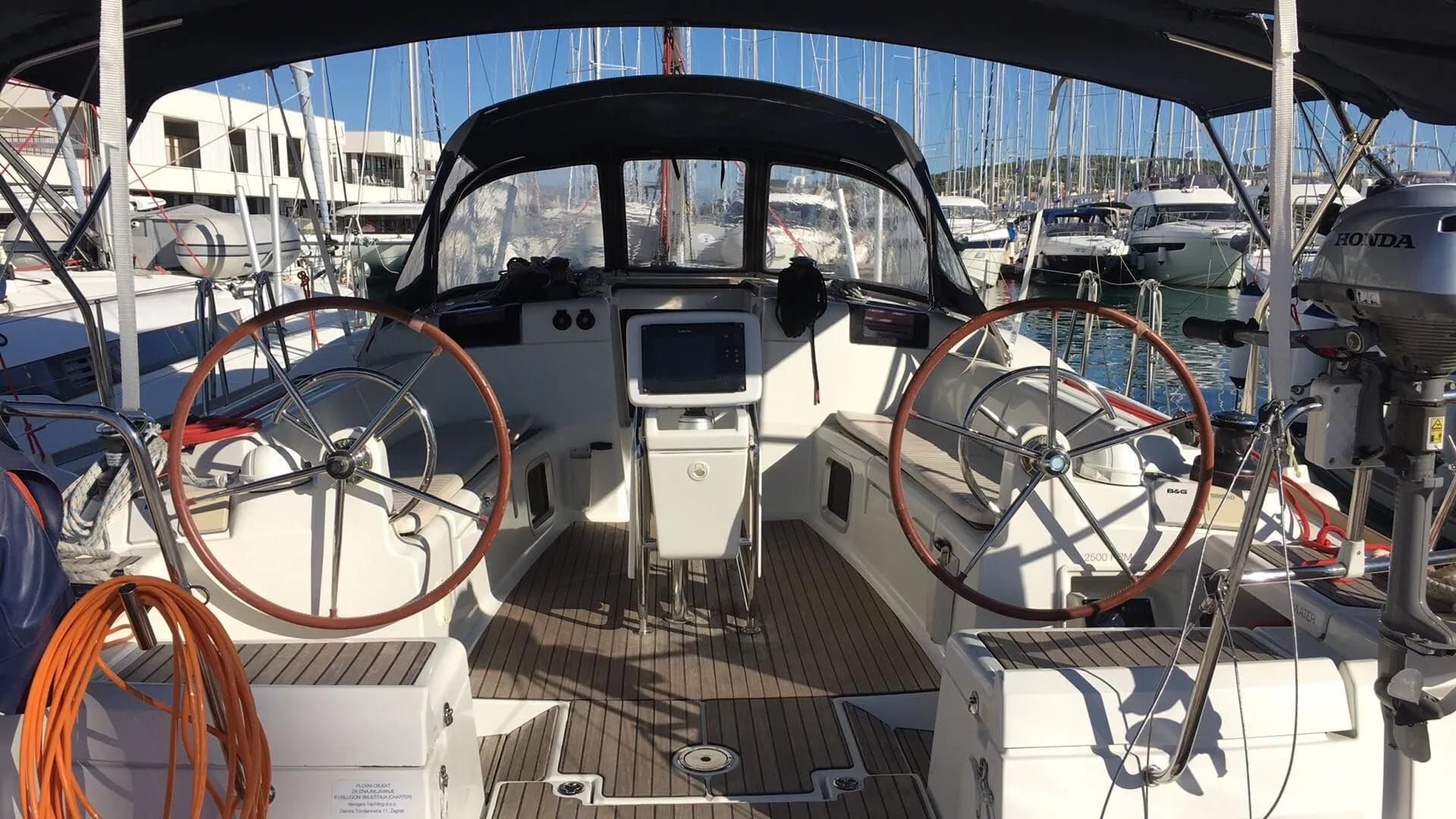 Boot - Explore Lavrion on a 13.34m Jeanneau Sun Odyssey 439 Sailing Yacht Rental