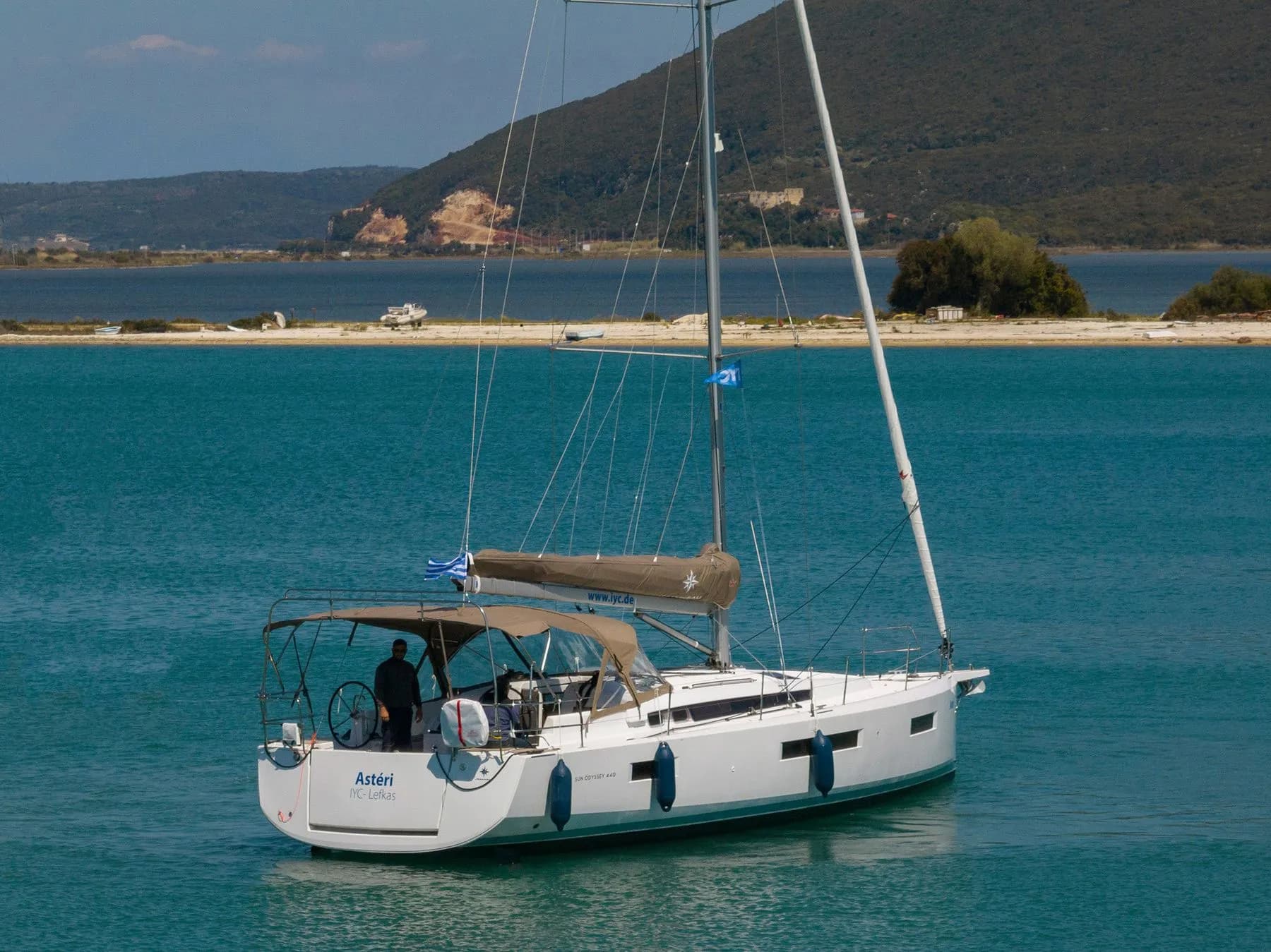 Tekne - Lefkada 13m Kiralık Jeanneau Sun Odyssey 440 Yelkenli Yat