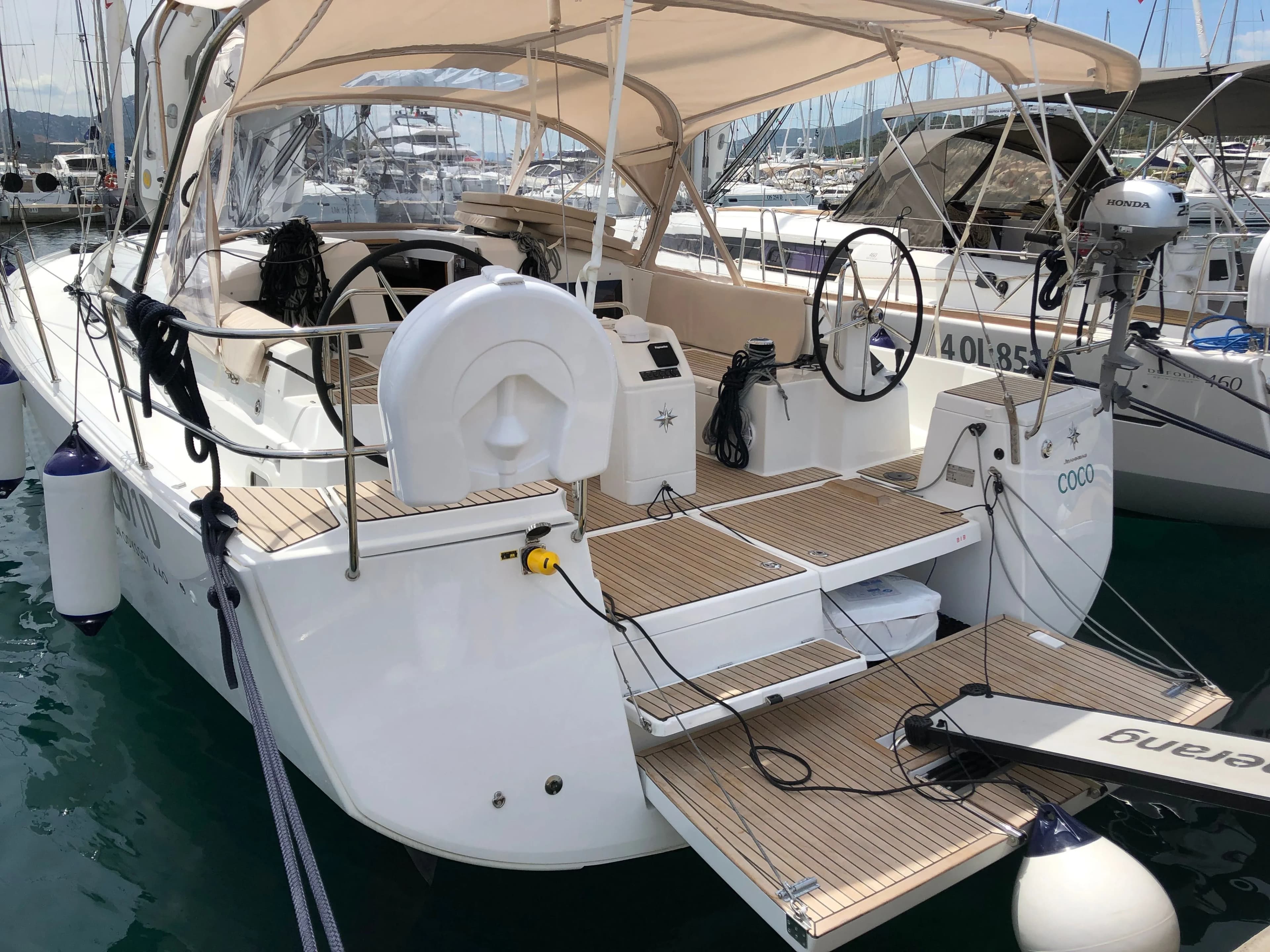 Лодка - Арендуйте 13м парусная яхта Jeanneau Sun Odyssey 440 в Порто-Ротондо