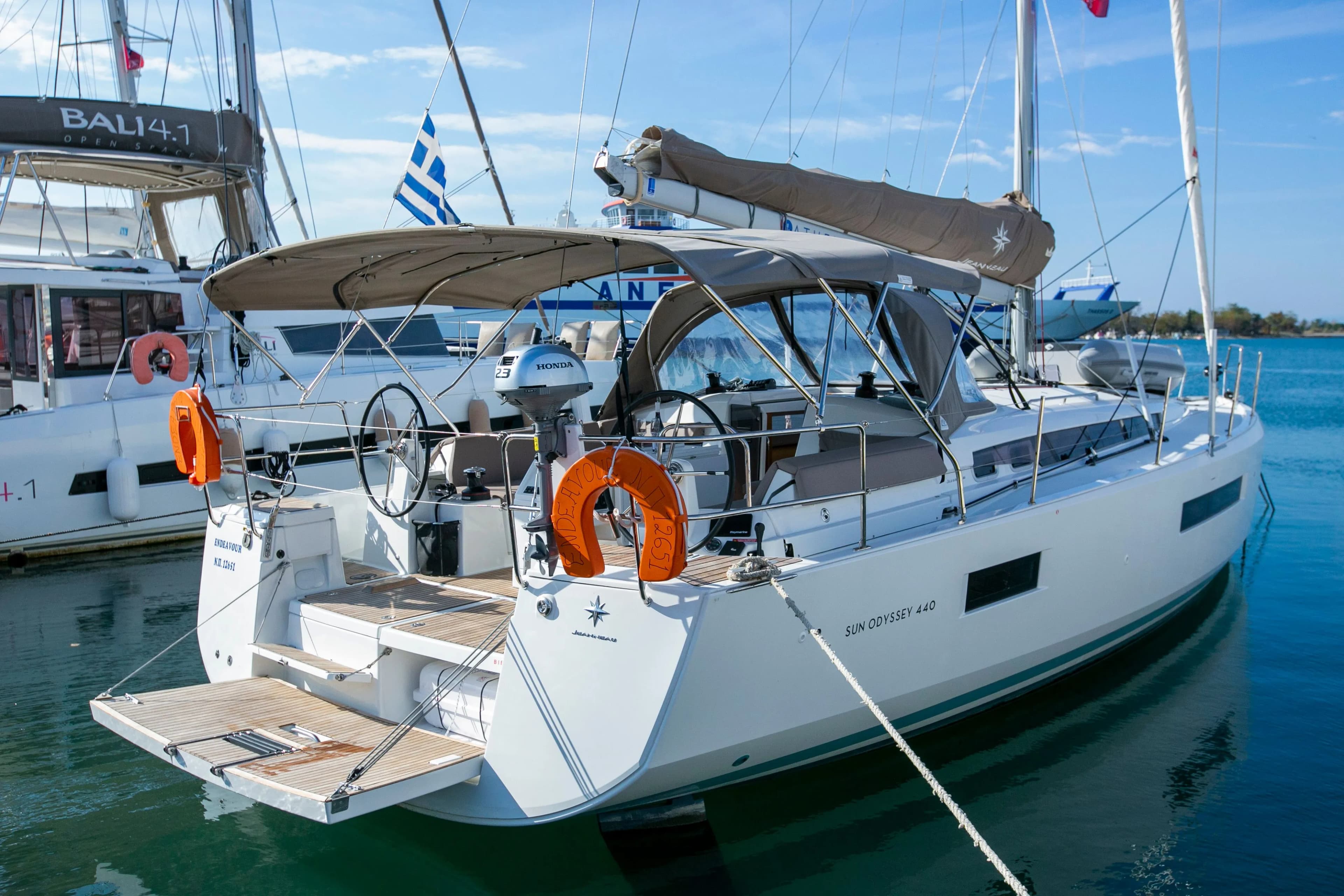 Boot - Rent a 13.39m Jeanneau Sun Odyssey 440 in Gouvia