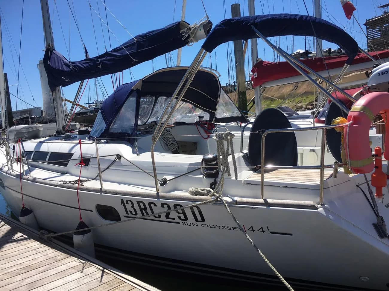 Boat - Rent a 13.34m Sailing Yacht Jeanneau Sun Odyssey 44i in Arzon
