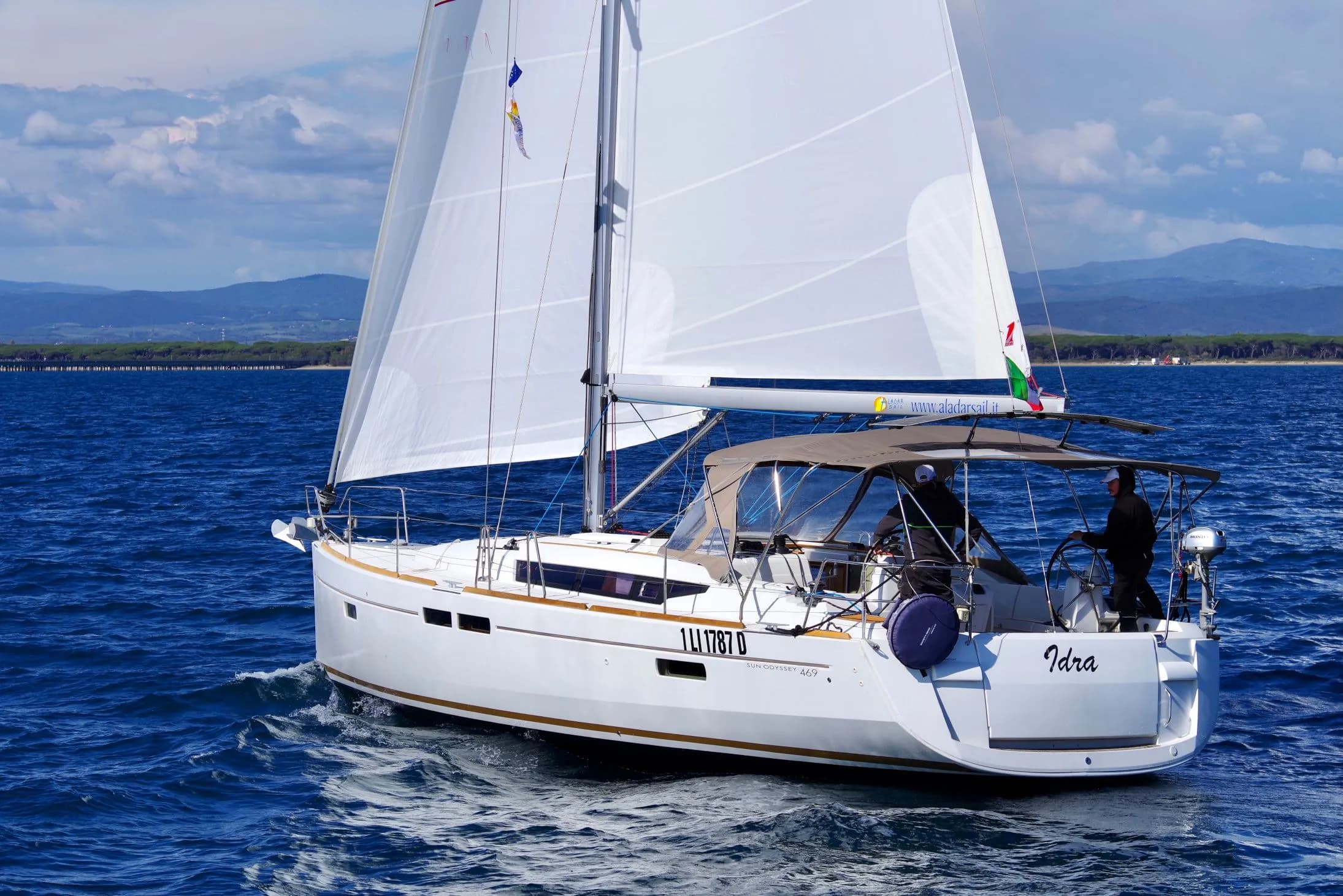 Лодка - Взять в чартер 14.05м Jeanneau Sun Odyssey 469 в Пунтоне ди Скарлино