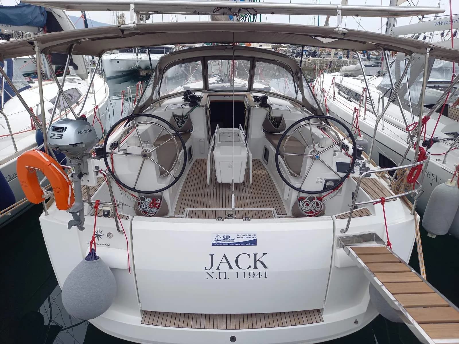 Boat - 14.3m Athens 4 Cabin Sailing Yacht Hire