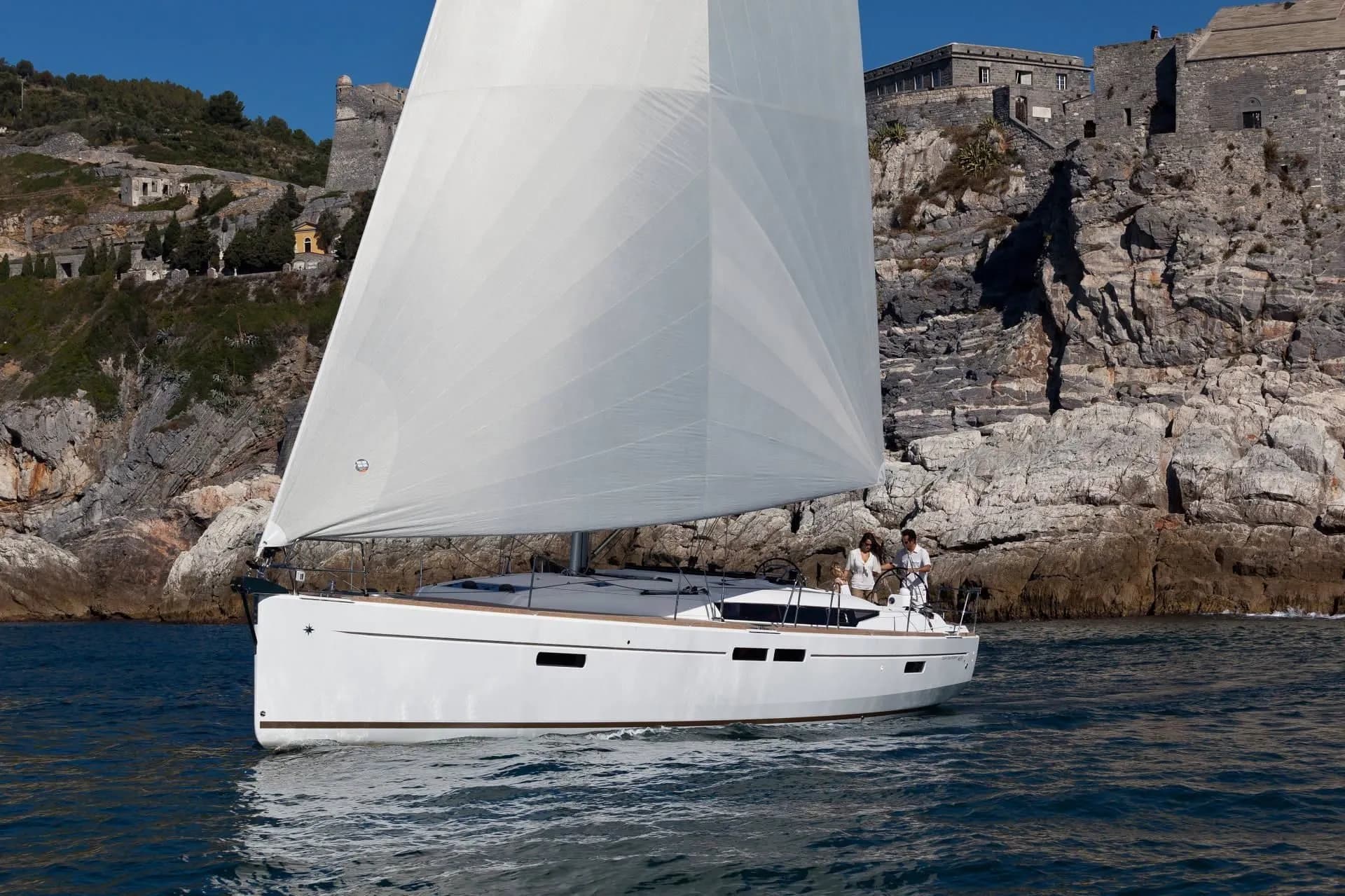Boat - Explore Marsh Harbour on a 14.05m 3 Cabin Sailing Yacht Rental