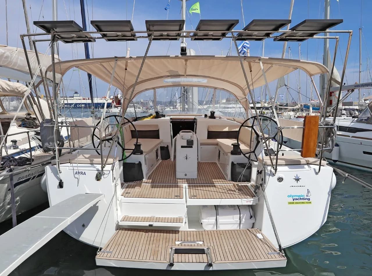 Boot - Explore Lavrion on a 14.42m Rental Boat