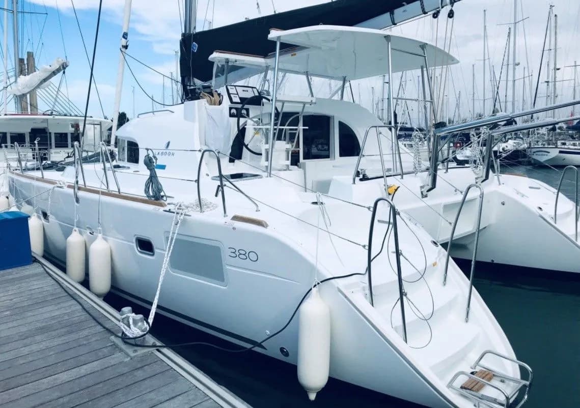 Boat - Explore Hyeres on a 11.55m Rental Catamaran Lagoon 380