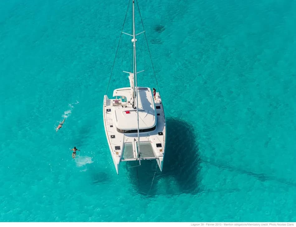 Boat - Charter a 11.74m Catamaran in Toulon
