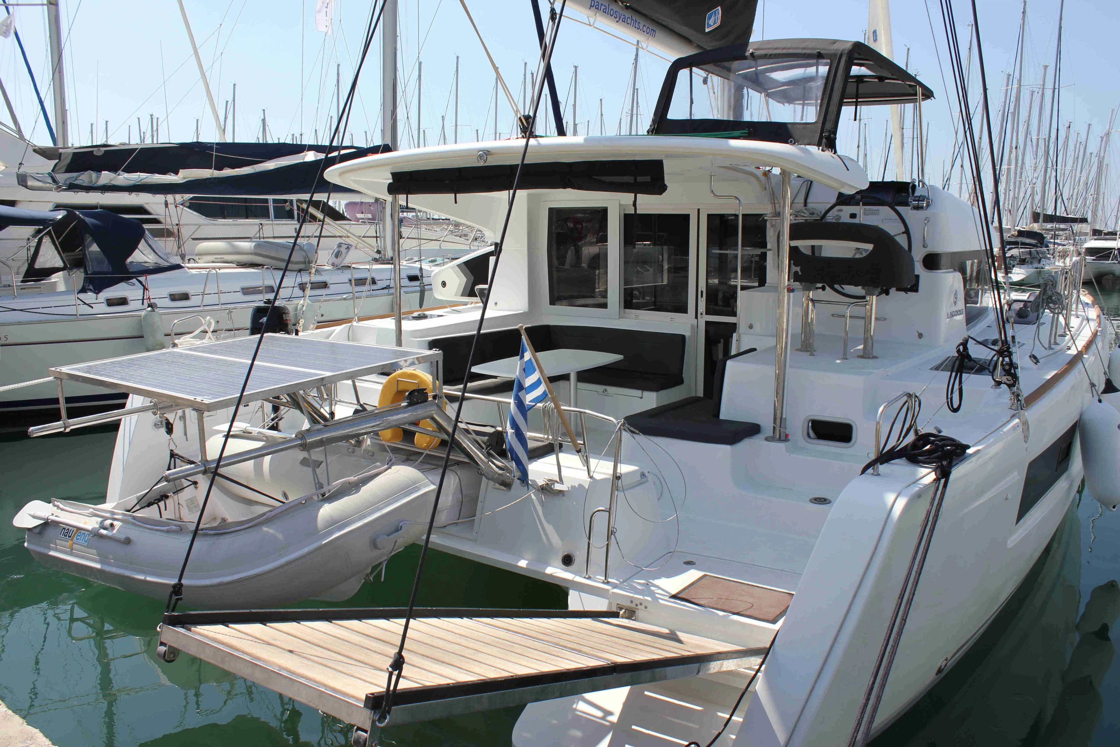 Boat - Charter a 11.74m Catamaran in Athens