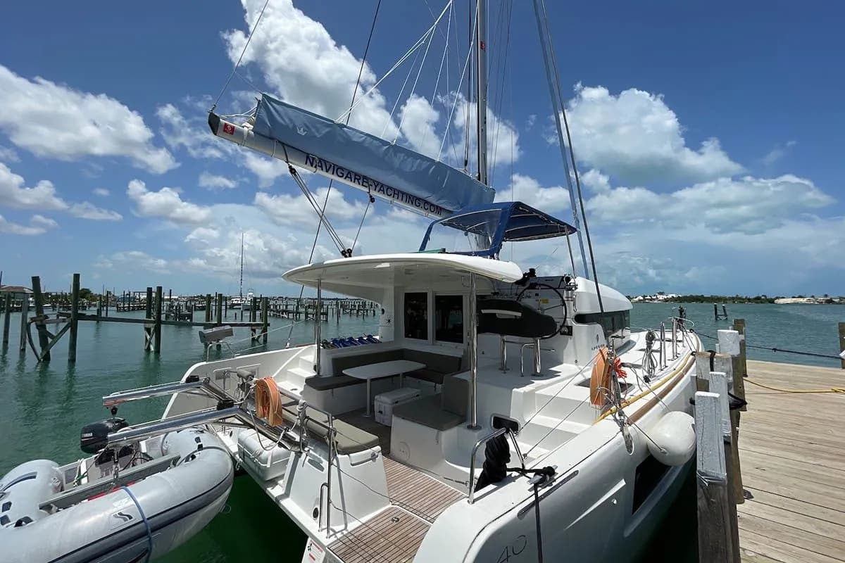 Boat - Explore Marsh Harbour on a 11.74m Rental Catamaran Lagoon 40