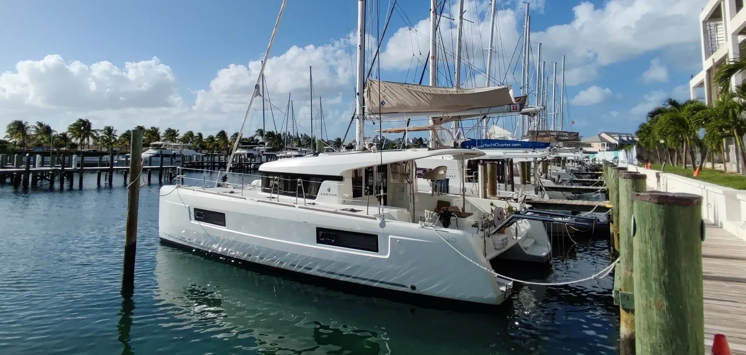 Boat - Rent a 11.74m Catamaran Lagoon 40 in Palm Cay