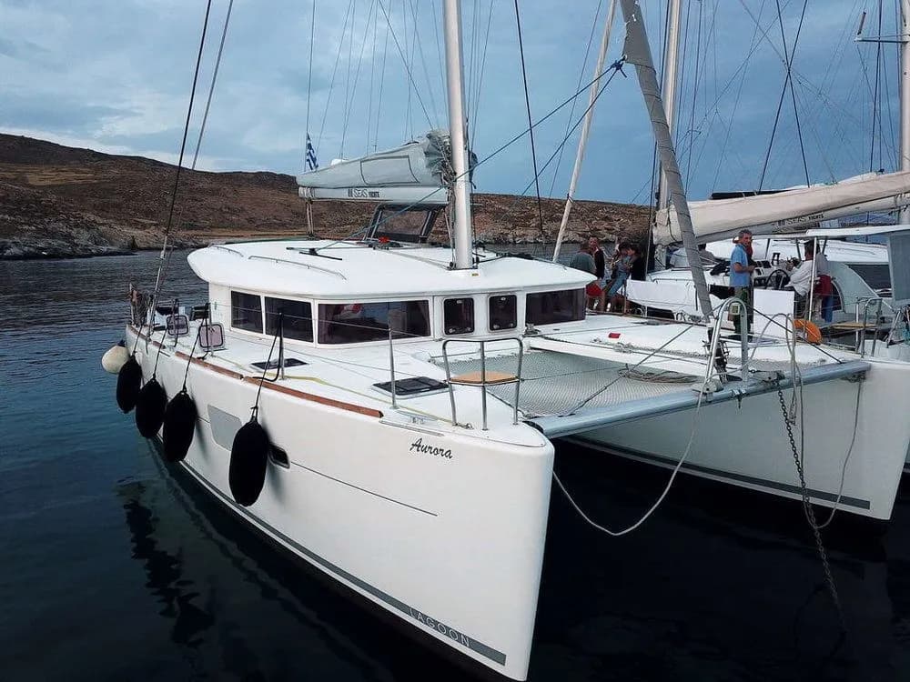 Boat - Charter a 11.97m Catamaran in Athens