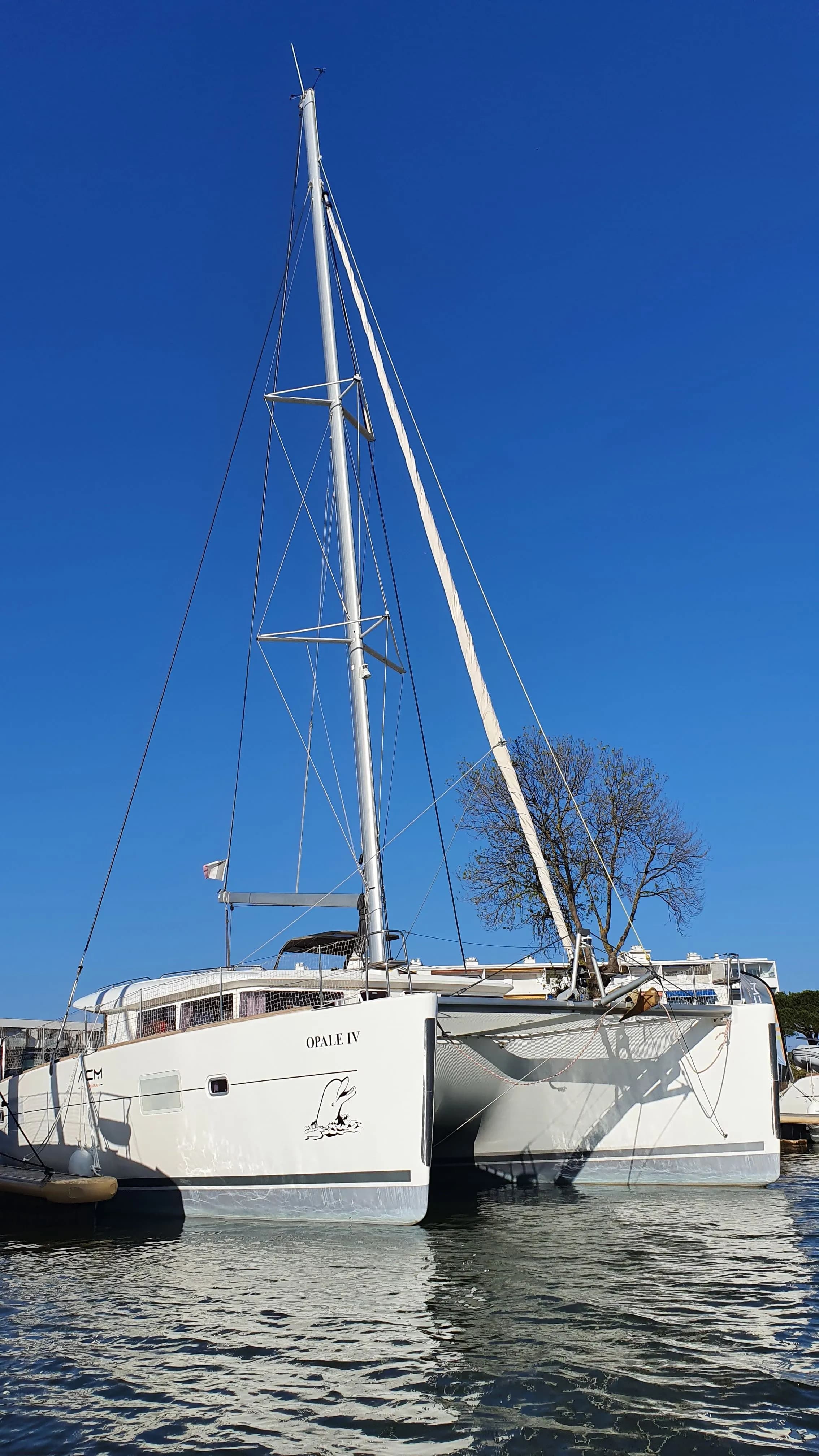 Boat - Rent a 11.97m Catamaran in Hyeres