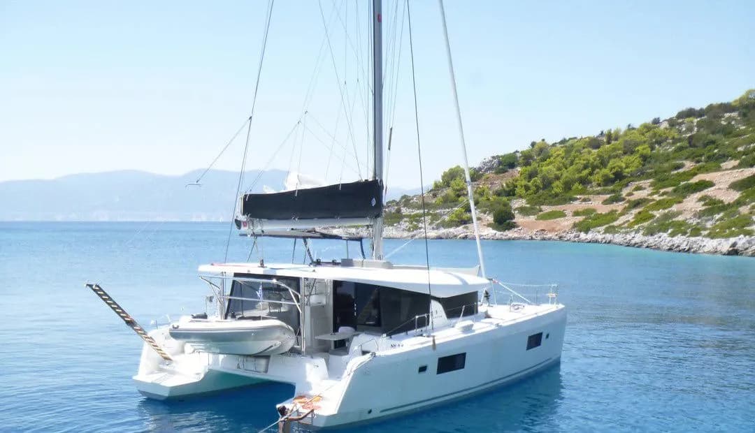 Boot - Explore Athens on a 12.8m Lagoon 42 Catamaran Rental