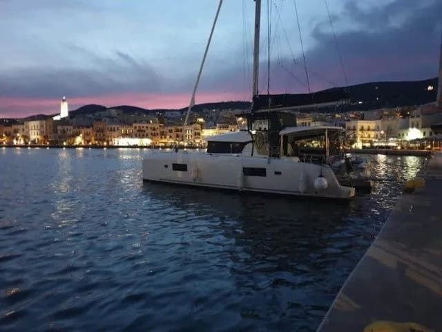 Tekne - Lavrion 12.8m Kiralık Katamaran Lagoon 42