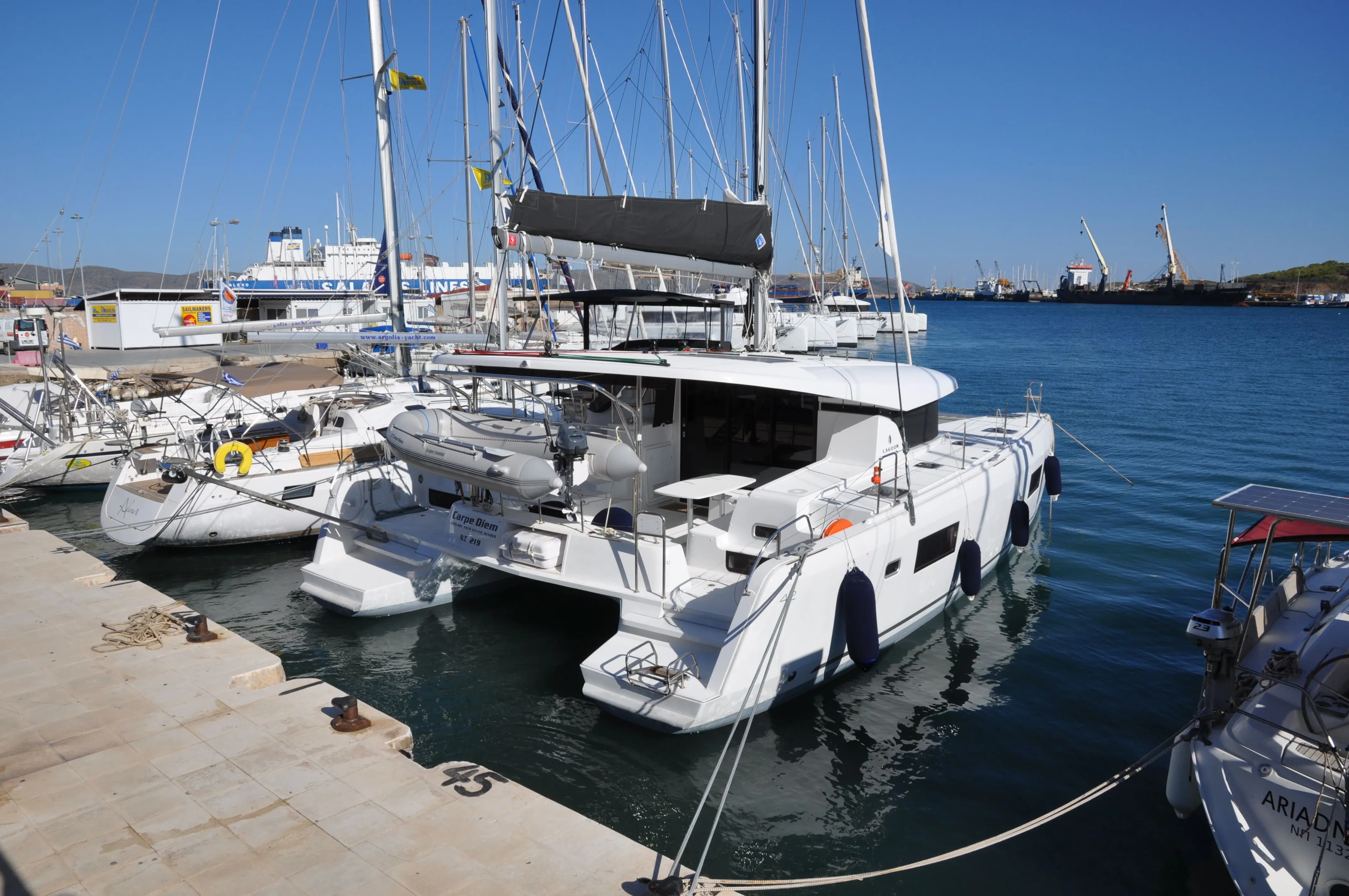 Boat - 12.8m Athens Boat Hire