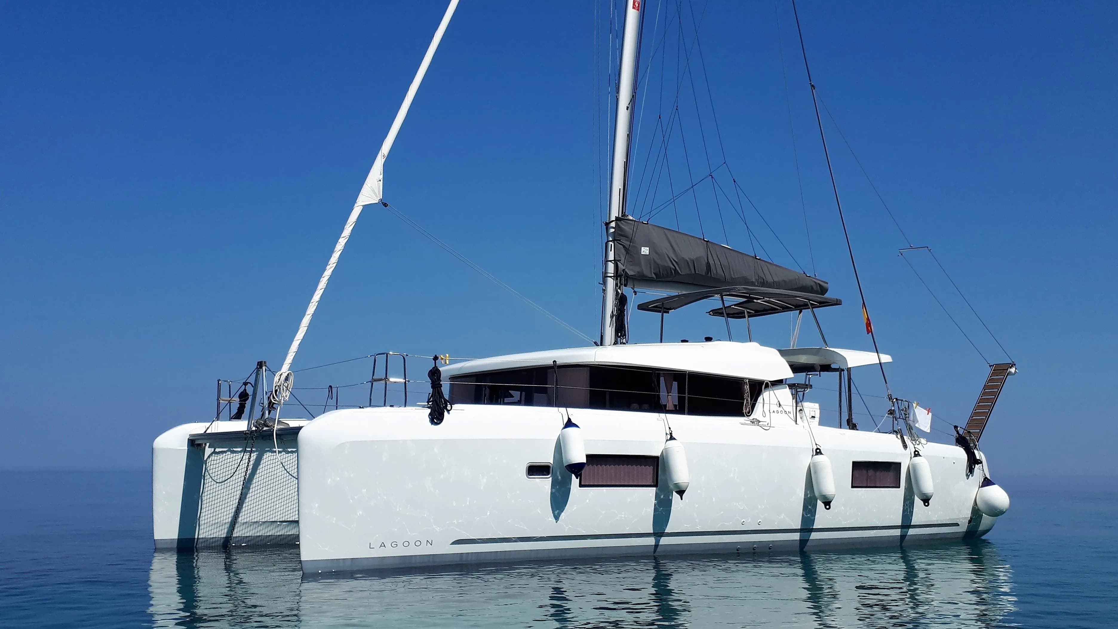 Tekne - Lefkada 12.8m Kiralık 5 Kabinli Katamaran