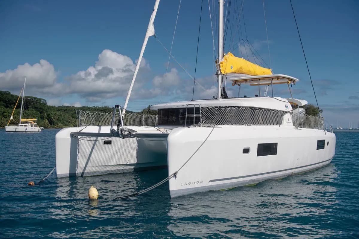 Boat - Rent a 12.94m Catamaran Lagoon 42 in Uturoa