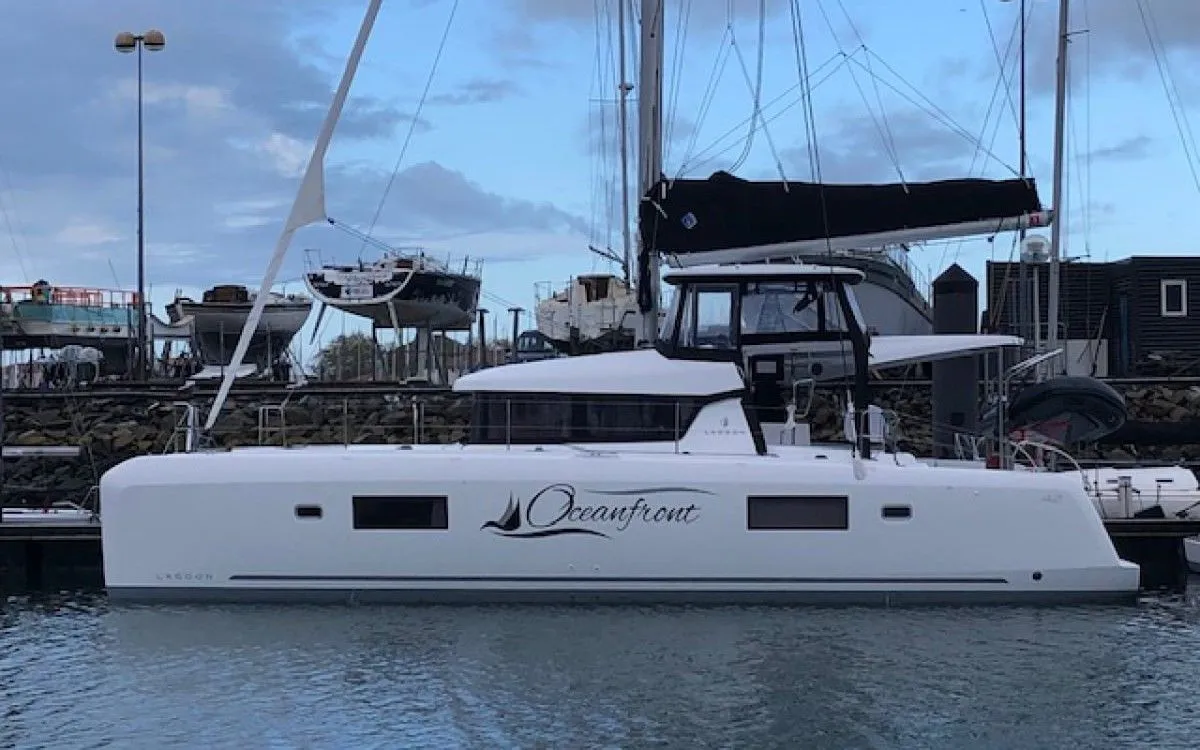 Boat - Explore Palm Cay on a 12.8m Rental Catamaran Lagoon 42