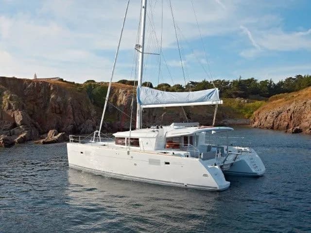 Boat - Charter a 13.96m Catamaran in Athens