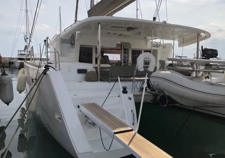 Boot - Charter a 13.96m Catamaran in Athens
