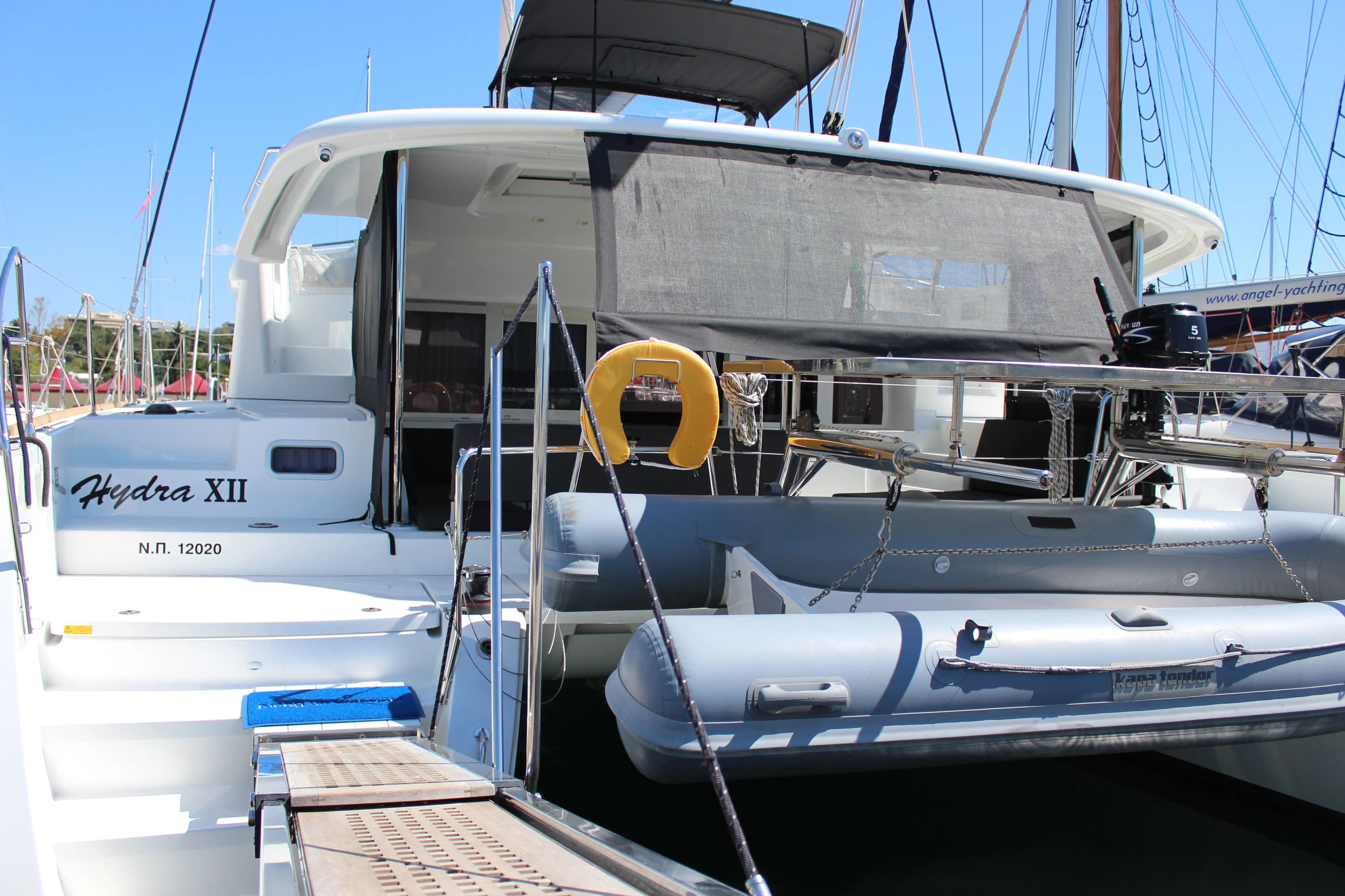 Boat - Rent a 13.96m Lagoon 450 F in Athens