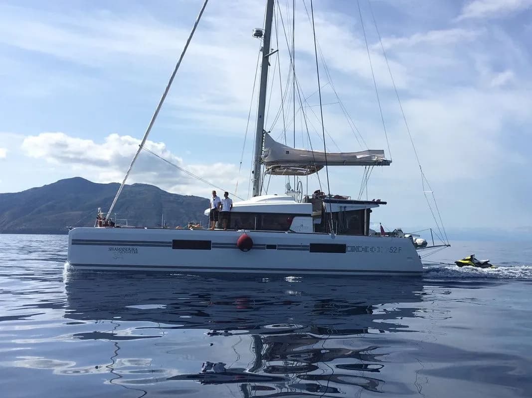 Лодка - Арендуйте 15.85м Lagoon 52 F в Капо д'Орландо