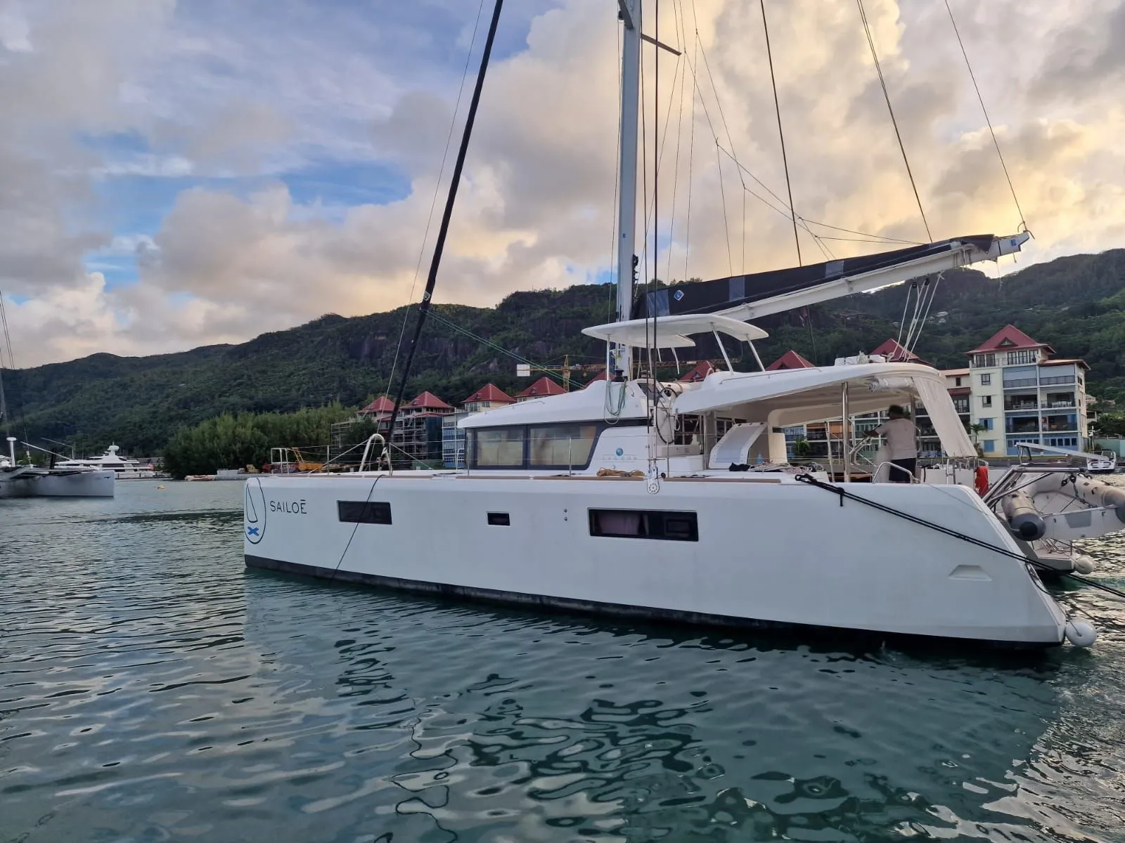 Tekne - Eden Island 15.85m Kiralık 6 Kabinli Katamaran