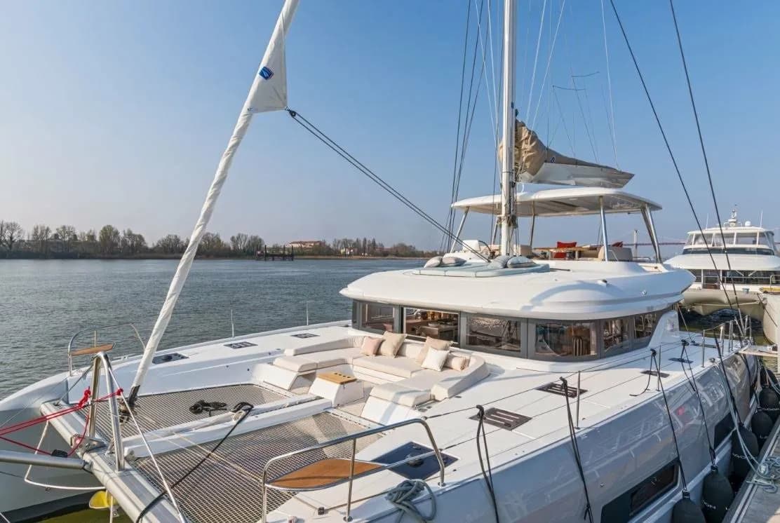 Tekne - Lavrion 16.56m Kiralık Lagoon 55