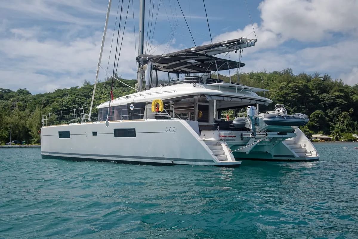 Boat - 17.07m Uturoa Lagoon 560 Catamaran Hire