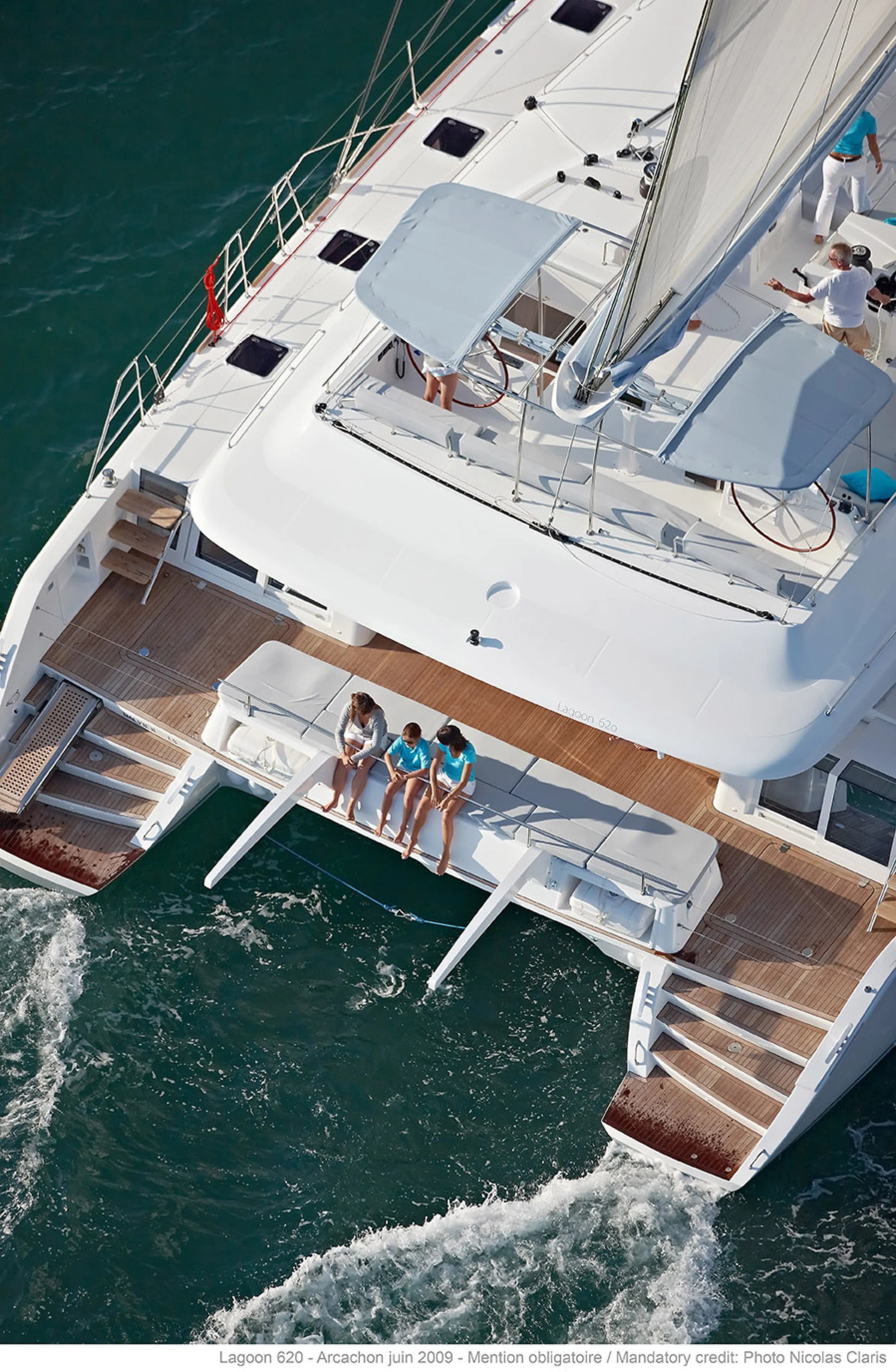 Boat - Charter a 18.9m Catamaran in Uturoa