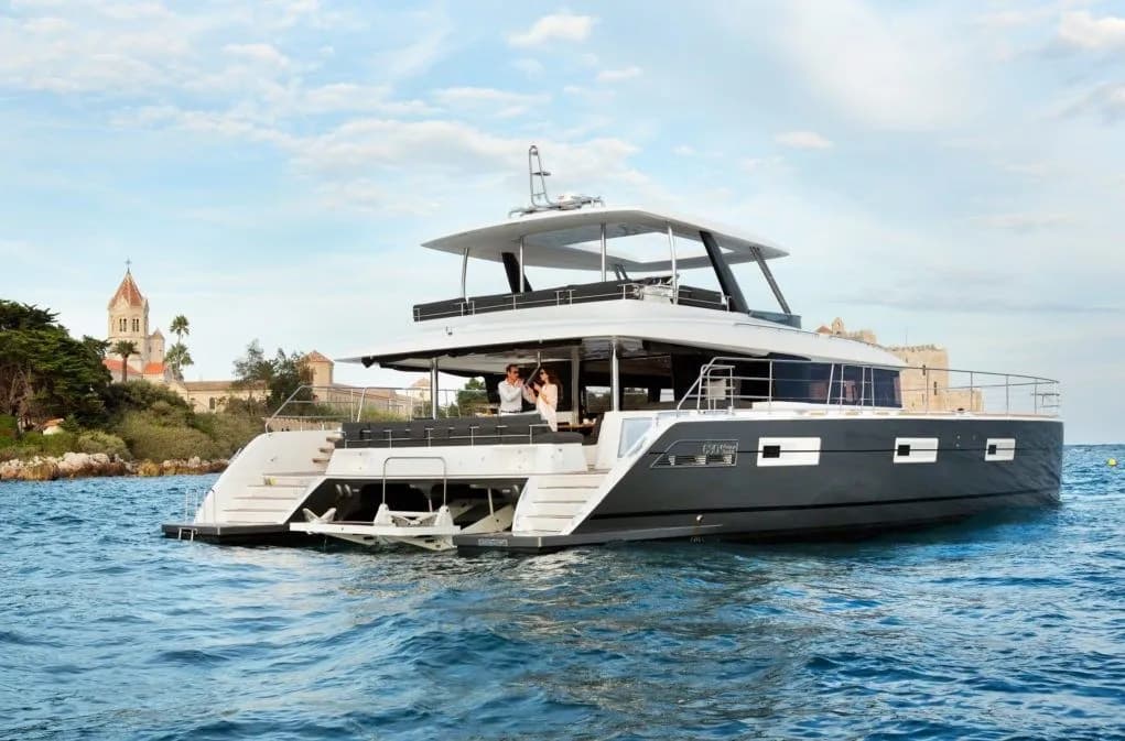 Boat - 19.5m Uturoa 5 Cabin Power Catamaran Hire