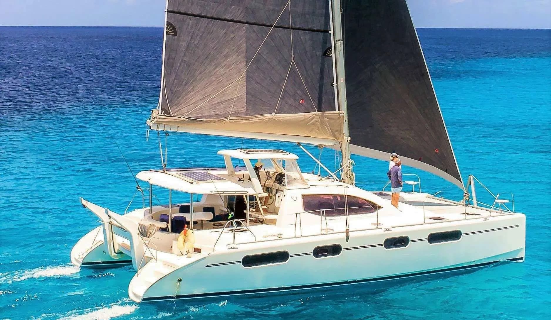 Boat - Rent a 13.3m Leopard 43 Catamaran in Palm Cay
