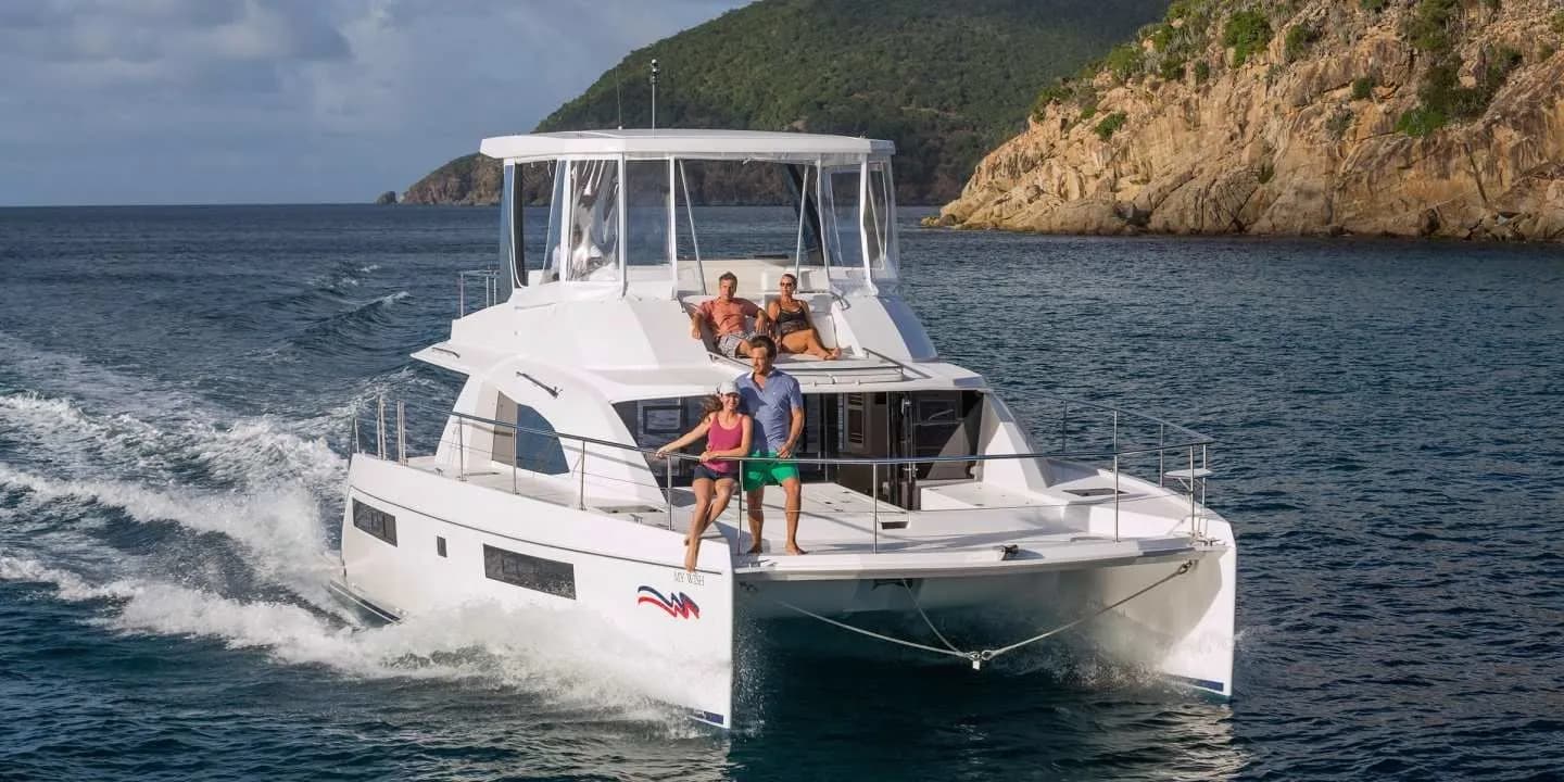 Boot - Rent a 13m Leopard 43 PC in Athens