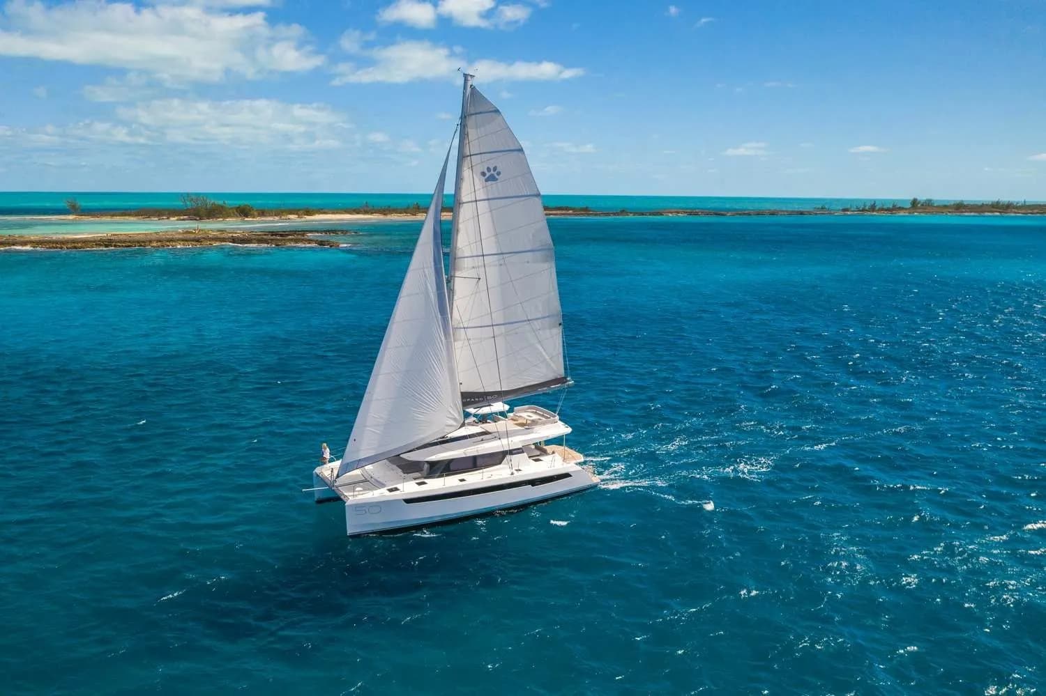 Boat - Explore Palm Cay on a 15.4m Leopard 50 Catamaran Rental