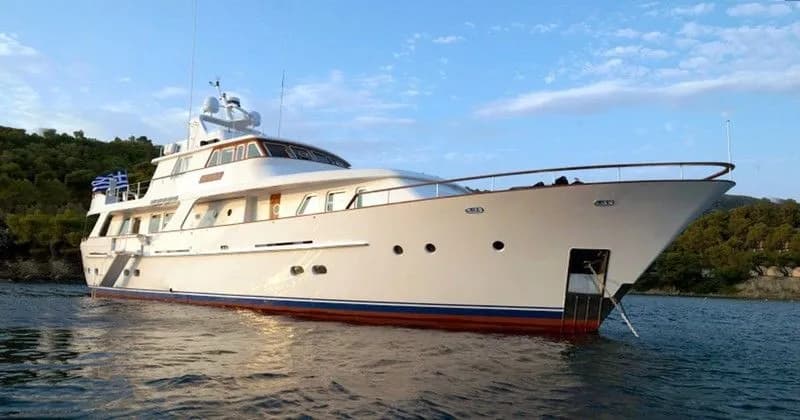 Tekne - Atina Kiralık 4 Kabinli 31.39m Motoryat