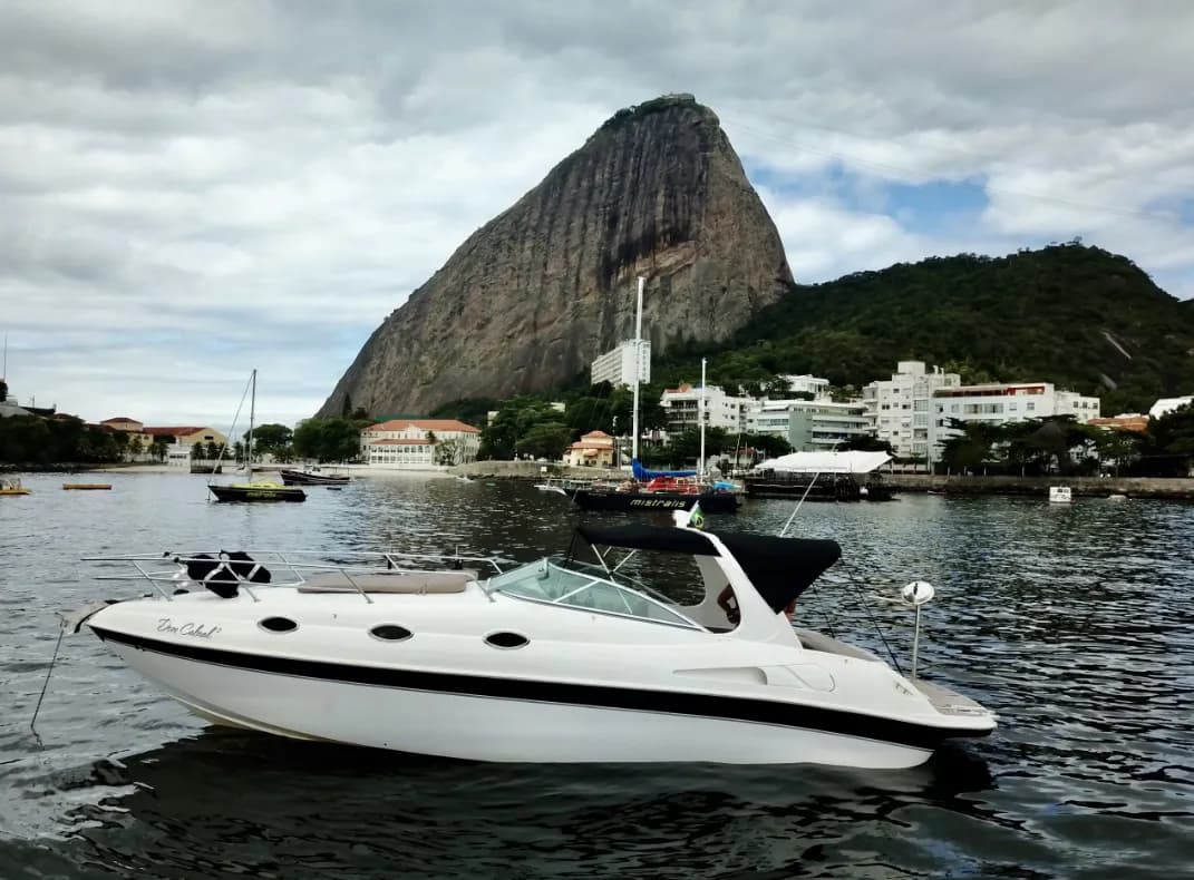 Boat - 9.8m Rio de Janeiro Magna Estaleiros 323 Motor Yacht Hire