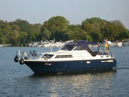 Boat - Charter a 9m Motor Yacht in Malchow