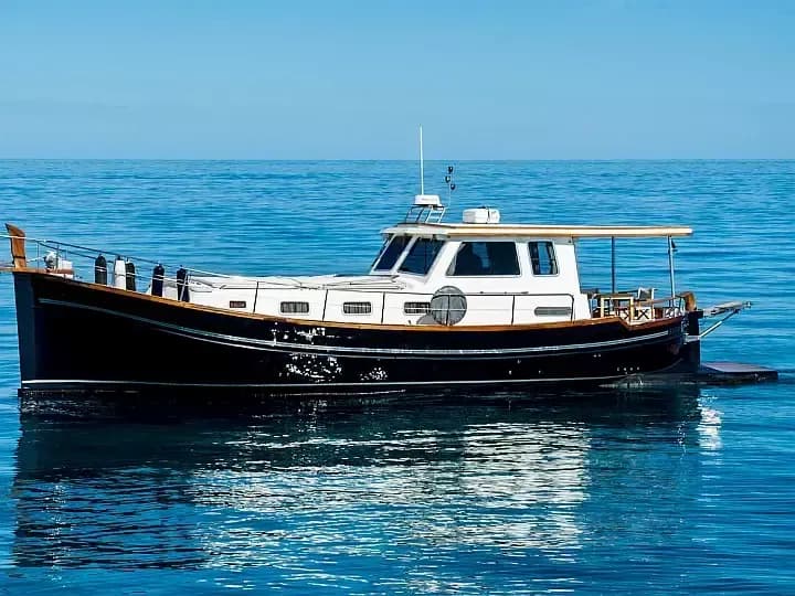 Boat - Explore Downtown Nassau on a 15.95m Rental Motor Yacht