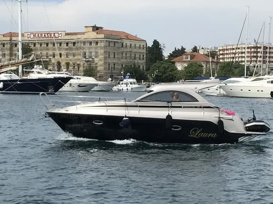 Tekne - Biograd na Moru 9.9m Kiralık 2 Kabinli Motoryat